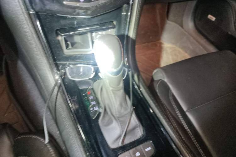 Used Cadillac ATS-L 2017 28T Fashion Edition Gear Lever