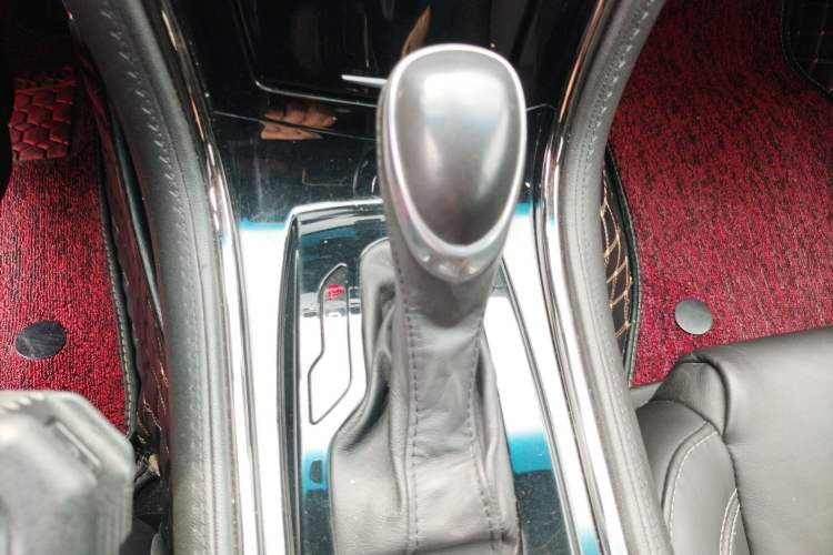 Used Cadillac ATS-L 2017 28T Fashion Edition Gear Lever