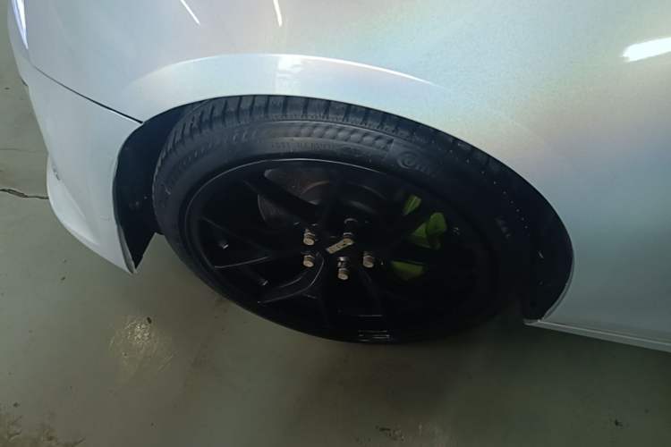 Used Cadillac ATS-L 2017 28T Tech Edition Left Front Wheel Hub