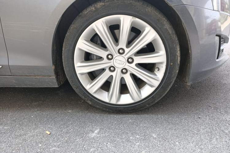 Used Cadillac ATS-L 2017 28T Fashion Edition Right Front Wheel Hub