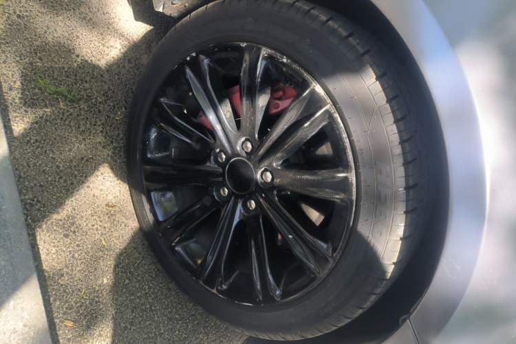 Used Cadillac ATS-L 2017 28T Tech Edition Right Front Wheel Hub