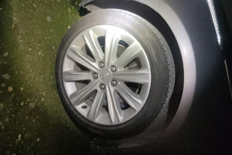 Used Cadillac ATS-L 2017 28T Fashion Edition Right Front Wheel Hub