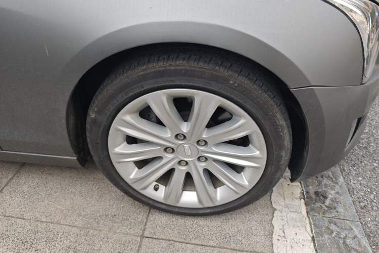 Used Cadillac ATS-L 2017 28T Fashion Edition Right Front Wheel Hub
