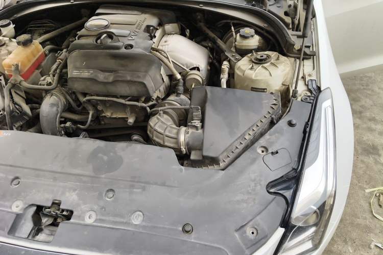 Used Cadillac ATS-L 2017 28T Tech Edition Engine Bay Left