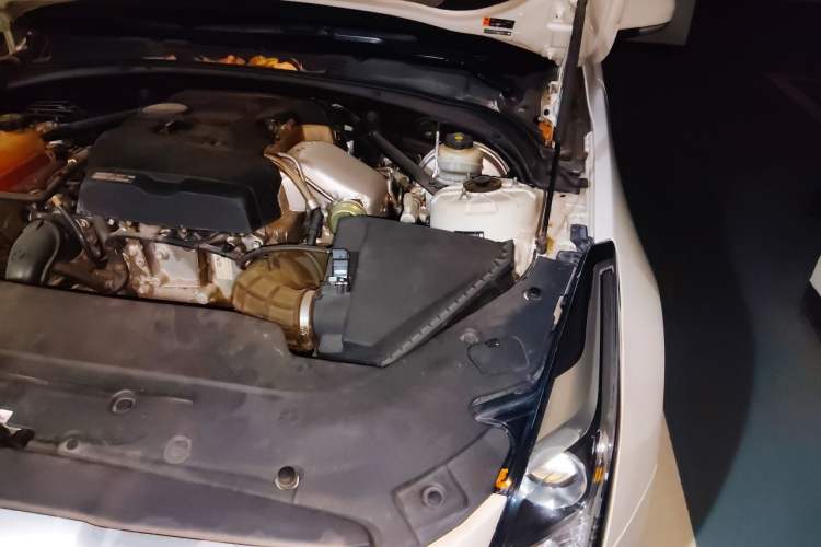 Used Cadillac ATS-L 2017 28T Tech Edition Engine Bay Left