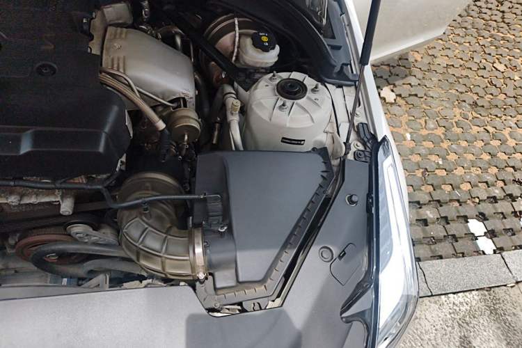 Used Cadillac ATS-L 2017 28T Tech Edition Engine Bay Left