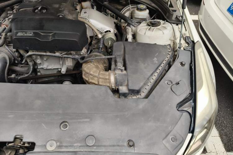Used Cadillac ATS-L 2017 28T Tech Edition Engine Bay Left