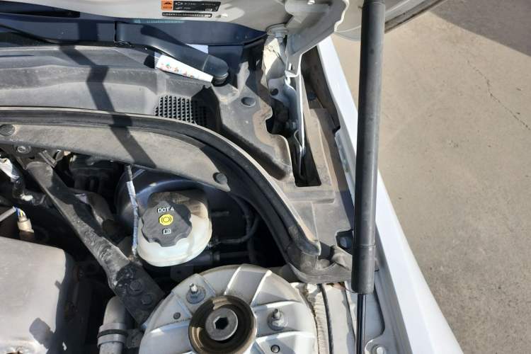 Used Cadillac ATS-L 2017 28T Tech Edition Engine Bay Left
