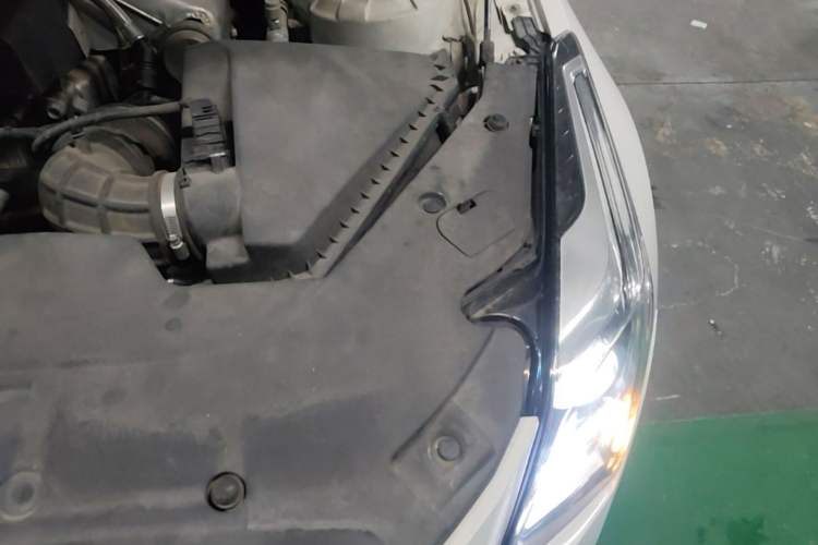 Used Cadillac ATS-L 2017 28T Tech Edition Engine Bay Left