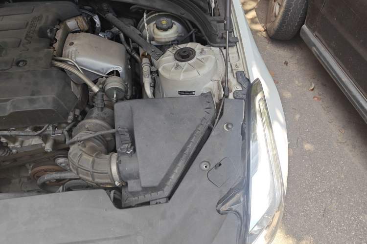 Used Cadillac ATS-L 2017 28T Tech Edition Engine Bay Left