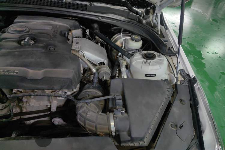 Used Cadillac ATS-L 2017 28T Tech Edition Engine Bay Left