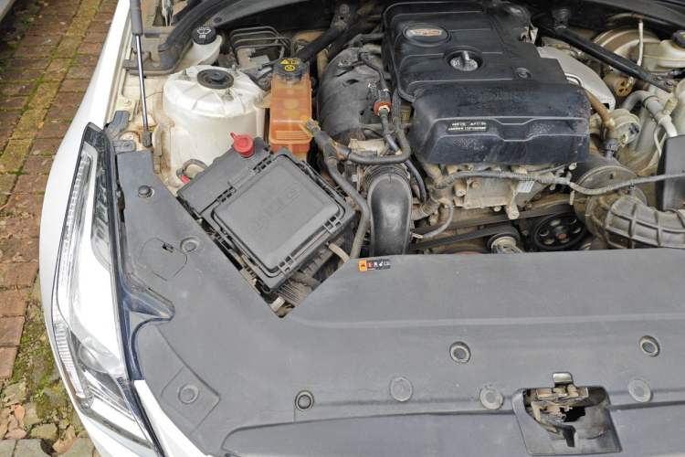 Used Cadillac ATS-L 2017 28T Tech Edition Engine Bay Right