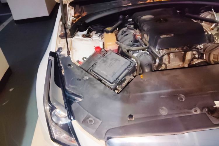 Used Cadillac ATS-L 2017 28T Tech Edition Engine Bay Right