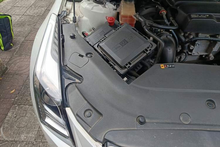 Used Cadillac ATS-L 2017 28T Tech Edition Engine Bay Right