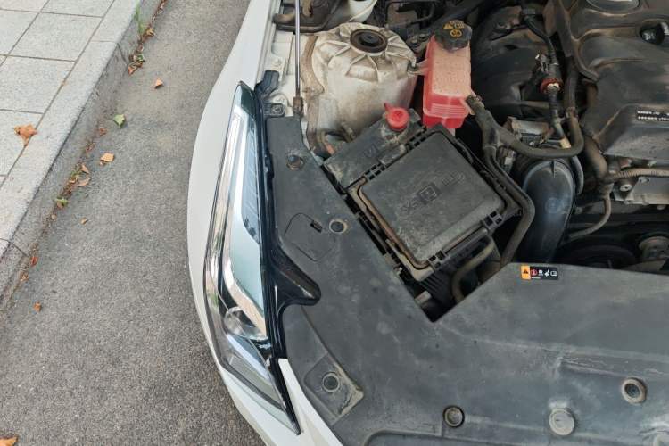 Used Cadillac ATS-L 2017 28T Tech Edition Engine Bay Right