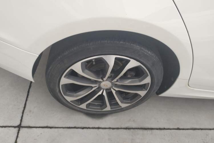 Used Cadillac ATS-L 2017 28T Tech Edition Exterior 5