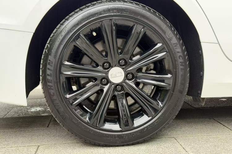 Used Cadillac ATS-L 2017 28T Tech Edition Exterior 5
