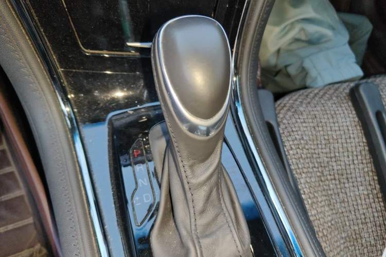 Used Cadillac ATS-L 2017 28T Fashion Edition Gear Lever