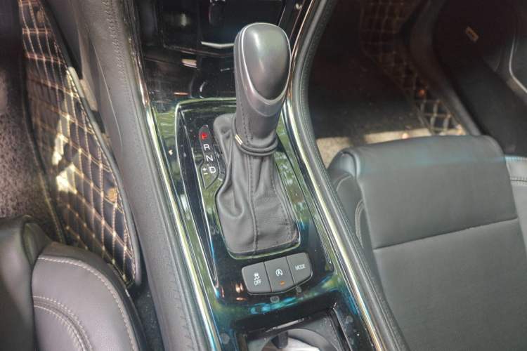 Used Cadillac ATS-L 2017 28T Fashion Edition Gear Lever