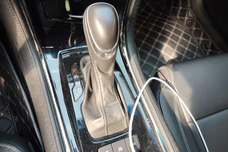 Used Cadillac ATS-L 2017 28T Fashion Edition Gear Lever