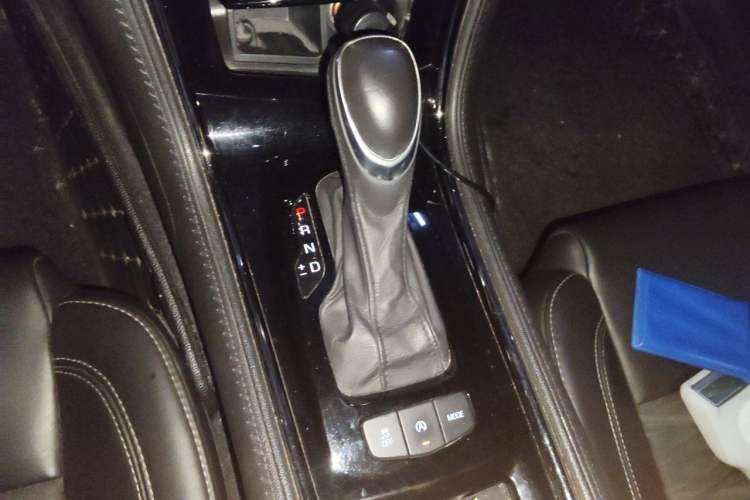 Used Cadillac ATS-L 2017 28T Fashion Edition Gear Lever
