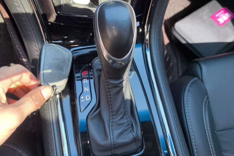 Used Cadillac ATS-L 2017 28T Tech Edition Gear Lever