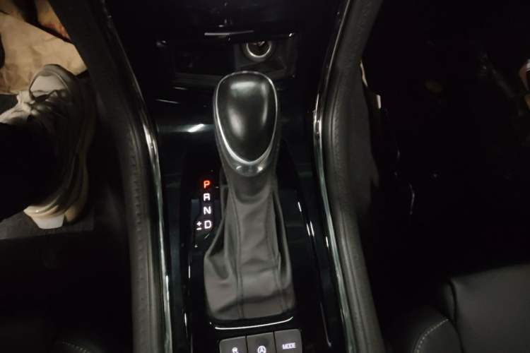 Used Cadillac ATS-L 2017 28T Fashion Edition Gear Lever