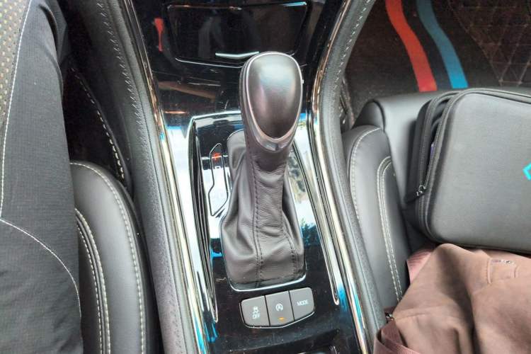 Used Cadillac ATS-L 2017 28T Tech Edition Gear Lever