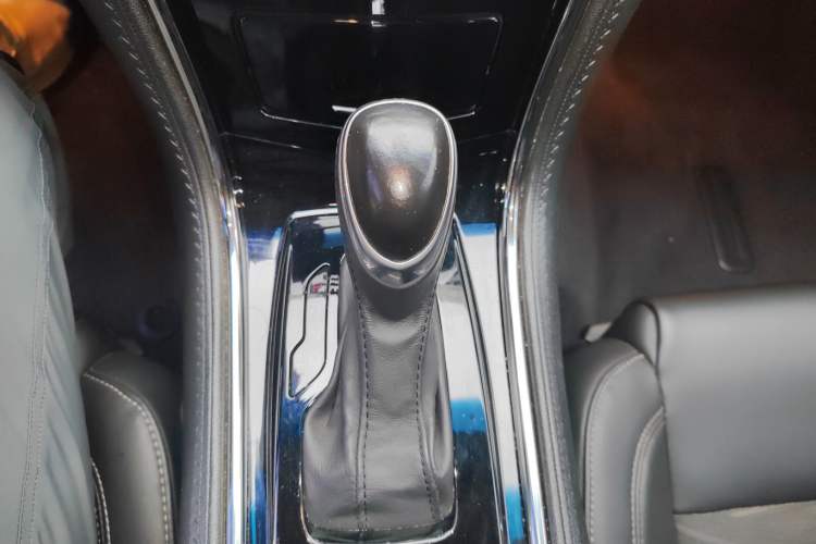 Used Cadillac ATS-L 2017 28T Tech Edition Gear Lever