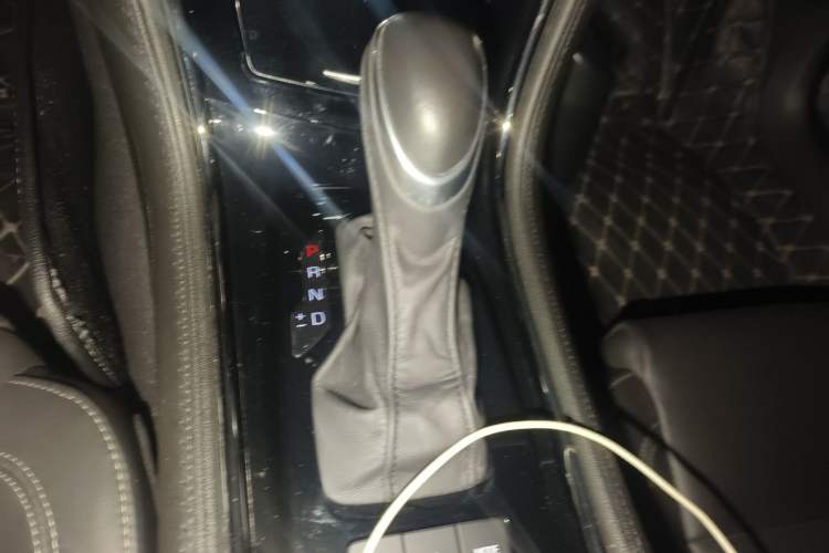 Used Cadillac ATS-L 2017 28T Fashion Edition Gear Lever