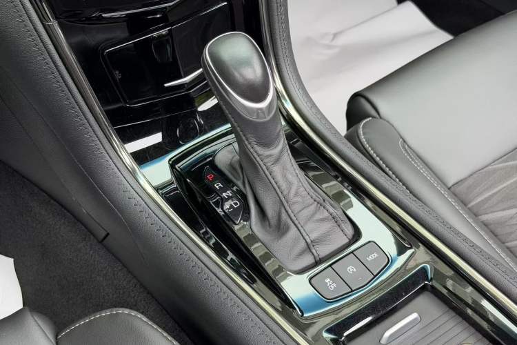 Used Cadillac ATS-L 2017 28T Tech Edition Gear Lever