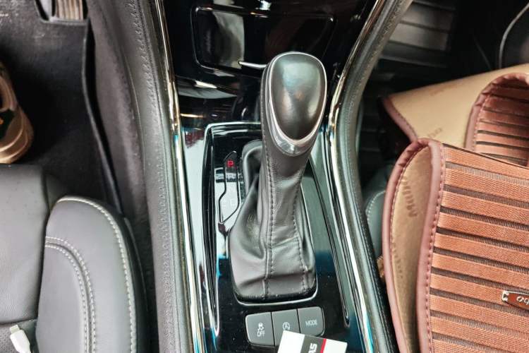 Used Cadillac ATS-L 2017 28T Fashion Edition Gear Lever
