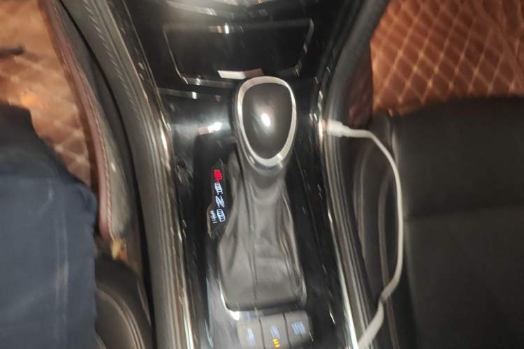 Used Cadillac ATS-L 2017 28T Fashion Edition Gear Lever