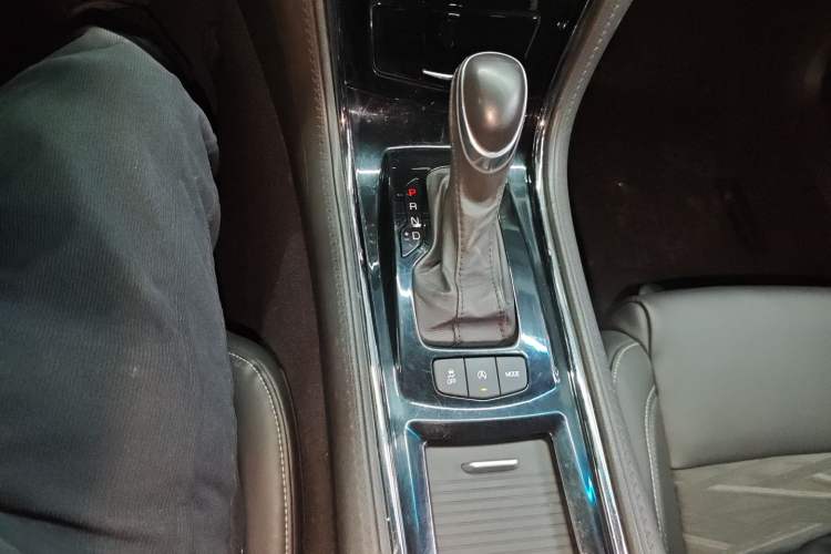 Used Cadillac ATS-L 2017 28T Tech Edition Gear Lever