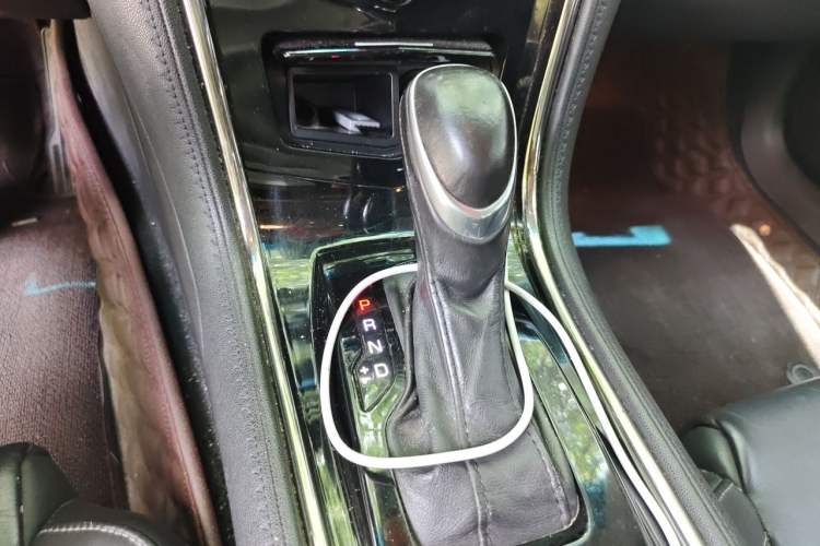 Used Cadillac ATS-L 2017 28T Fashion Edition Gear Lever
