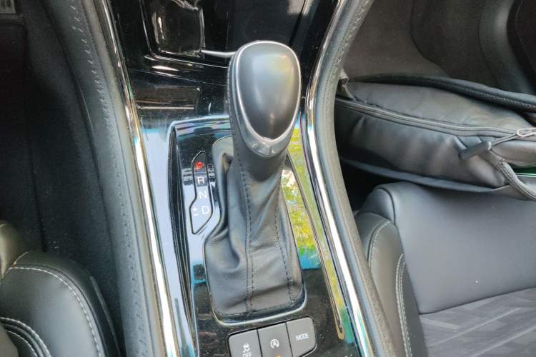 Used Cadillac ATS-L 2017 28T Tech Edition Gear Lever