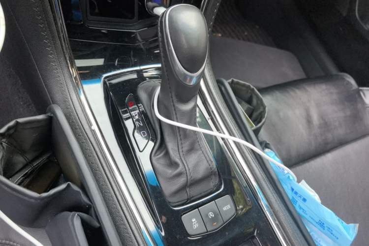 Used Cadillac ATS-L 2017 28T Fashion Edition Gear Lever