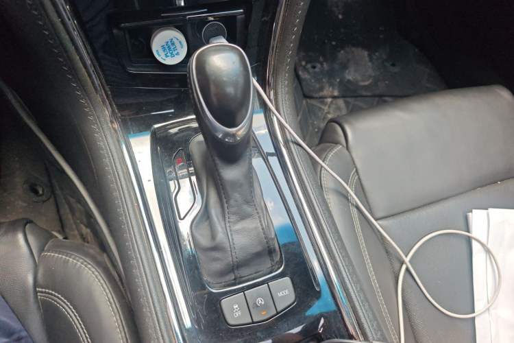 Used Cadillac ATS-L 2017 28T Fashion Edition Gear Lever