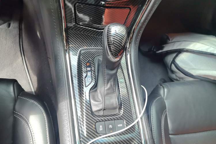 Used Cadillac ATS-L 2017 28T Fashion Edition Gear Lever