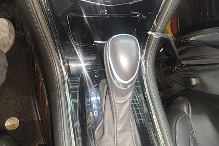 Used Cadillac ATS-L 2017 28T Fashion Edition Gear Lever