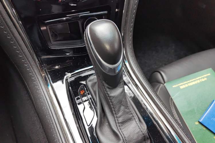 Used Cadillac ATS-L 2017 28T Fashion Edition Gear Lever