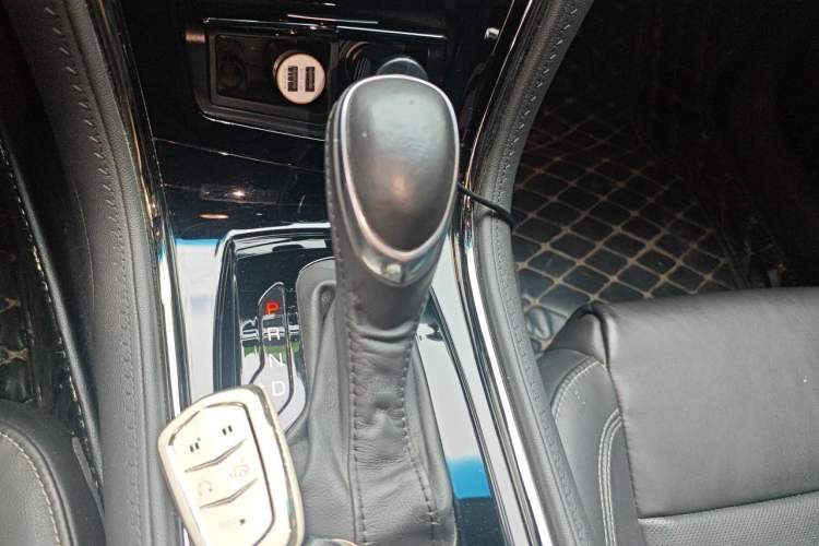 Used Cadillac ATS-L 2017 28T Fashion Edition Gear Lever