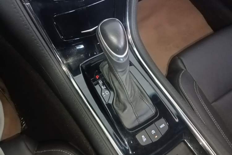 Used Cadillac ATS-L 2017 28T Fashion Edition Gear Lever