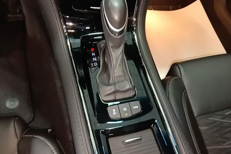 Used Cadillac ATS-L 2017 28T Tech Edition Gear Lever