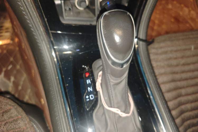 Used Cadillac ATS-L 2017 28T Fashion Edition Gear Lever