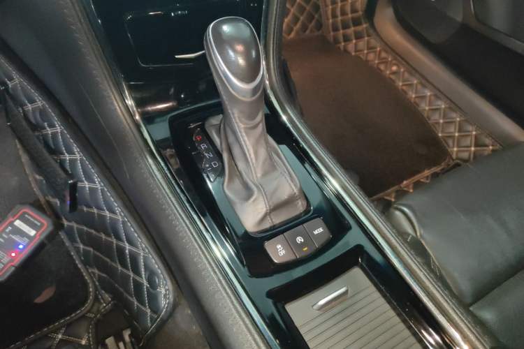 Used Cadillac ATS-L 2017 28T Fashion Edition Gear Lever
