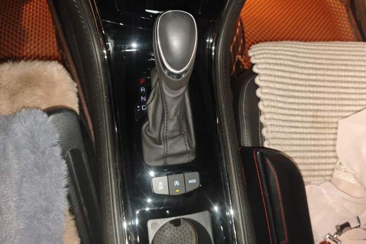 Used Cadillac ATS-L 2017 28T Fashion Edition Gear Lever