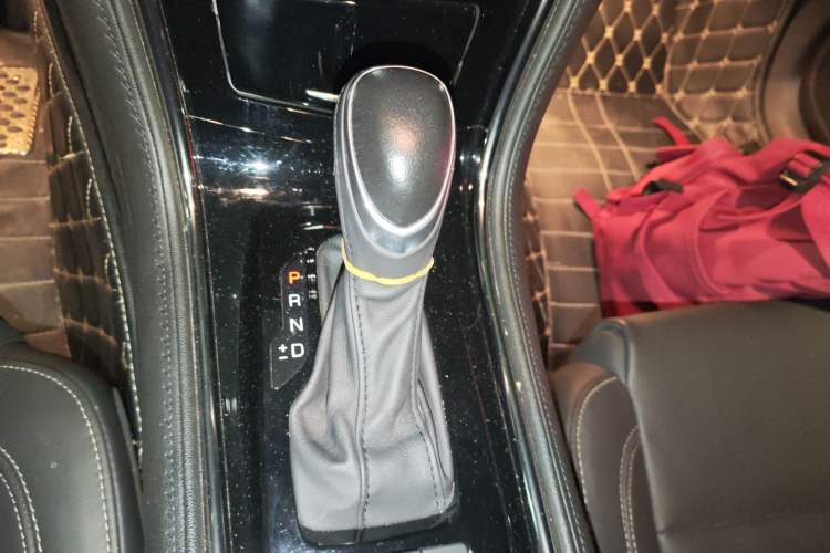 Used Cadillac ATS-L 2017 28T Fashion Edition Gear Lever