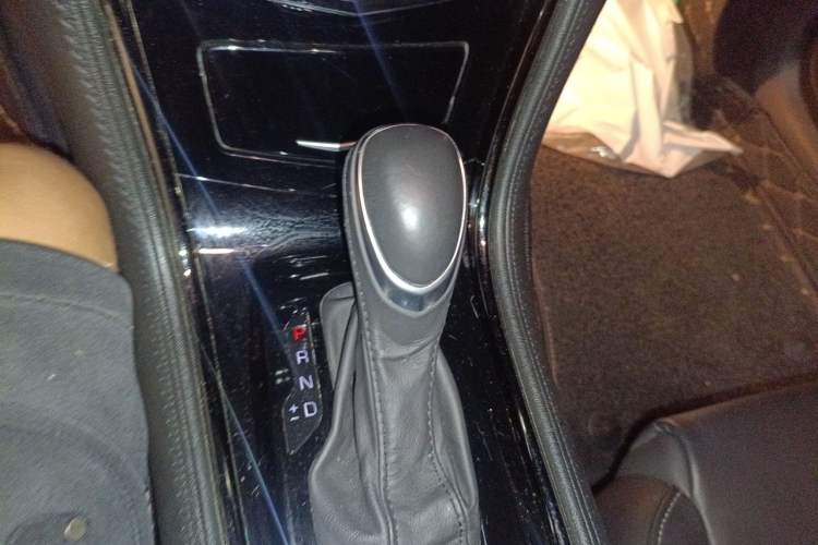 Used Cadillac ATS-L 2017 28T Fashion Edition Gear Lever