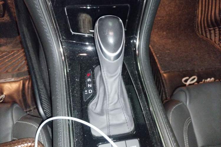 Used Cadillac ATS-L 2017 28T Fashion Edition Gear Lever